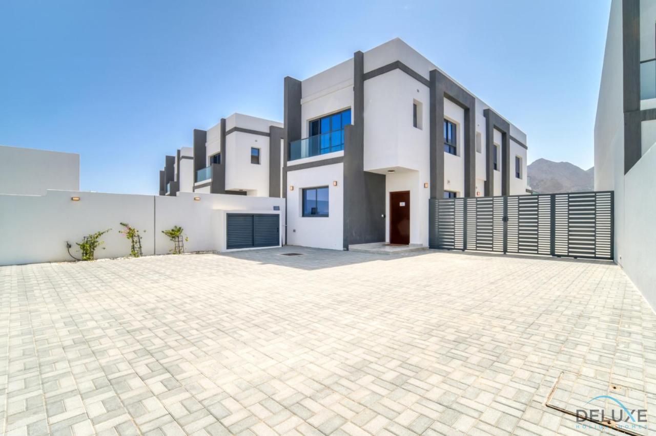 Exclusive Deal! Luxury 4br On Al Dana Island By Deluxe Homes Apartment Fujairah