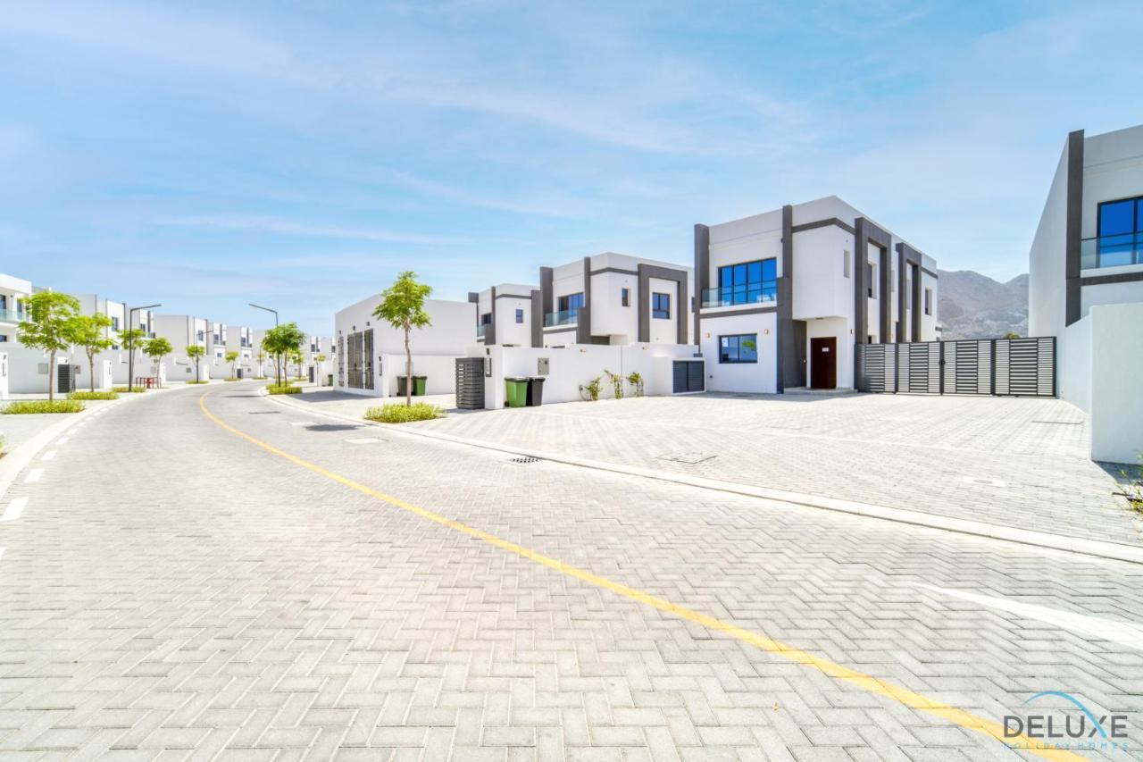 Exclusive Deal! Luxury 4br On Al Dana Island By Deluxe Homes * Fujairah