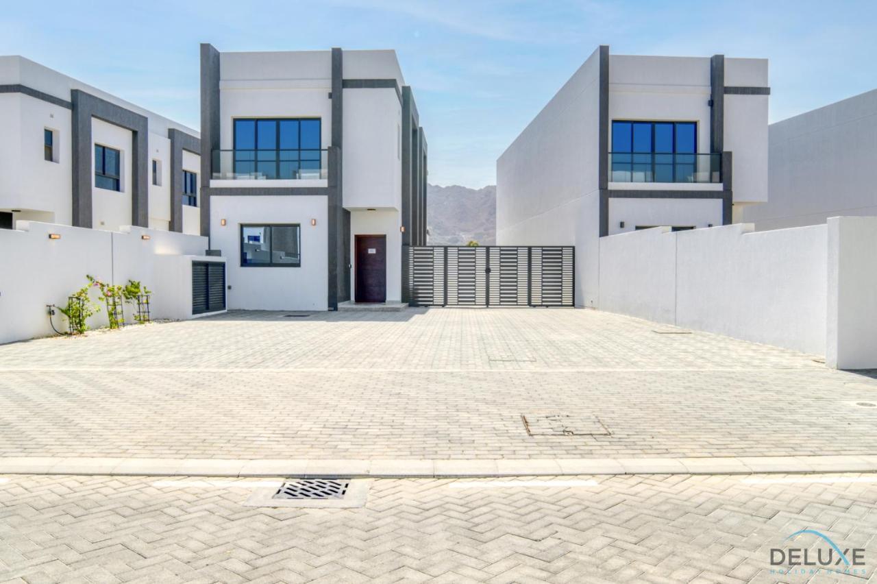Exclusive Deal! Luxury 4br On Al Dana Island By Deluxe Homes Apartment *
