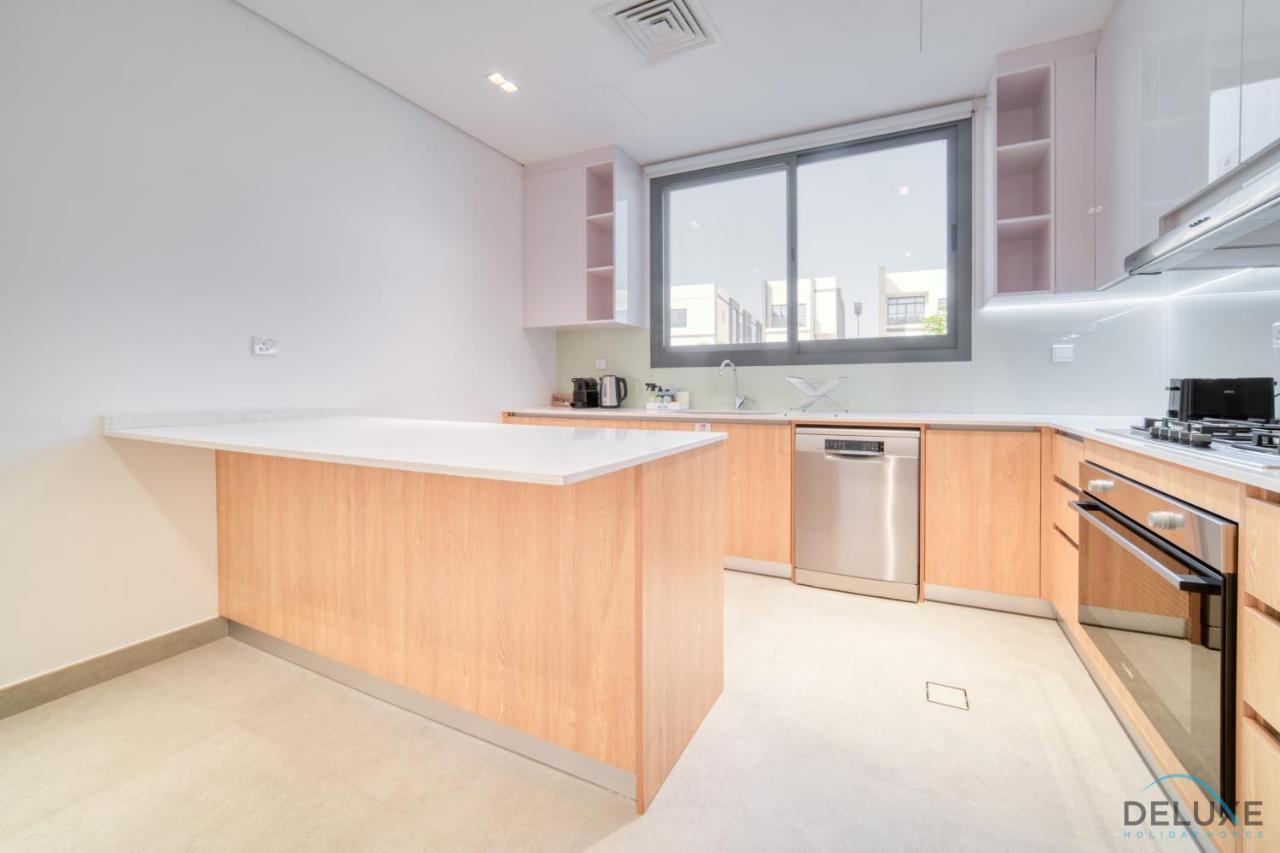 Exclusive Deal! Luxury 4br On Al Dana Island By Deluxe Homes Apartment *