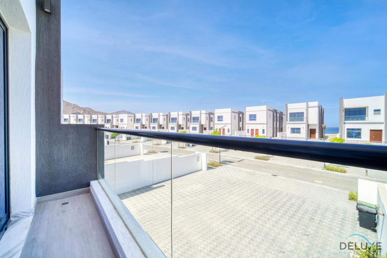 Apartment Exclusive Deal! Luxury 4br On Al Dana Island By Deluxe Homes