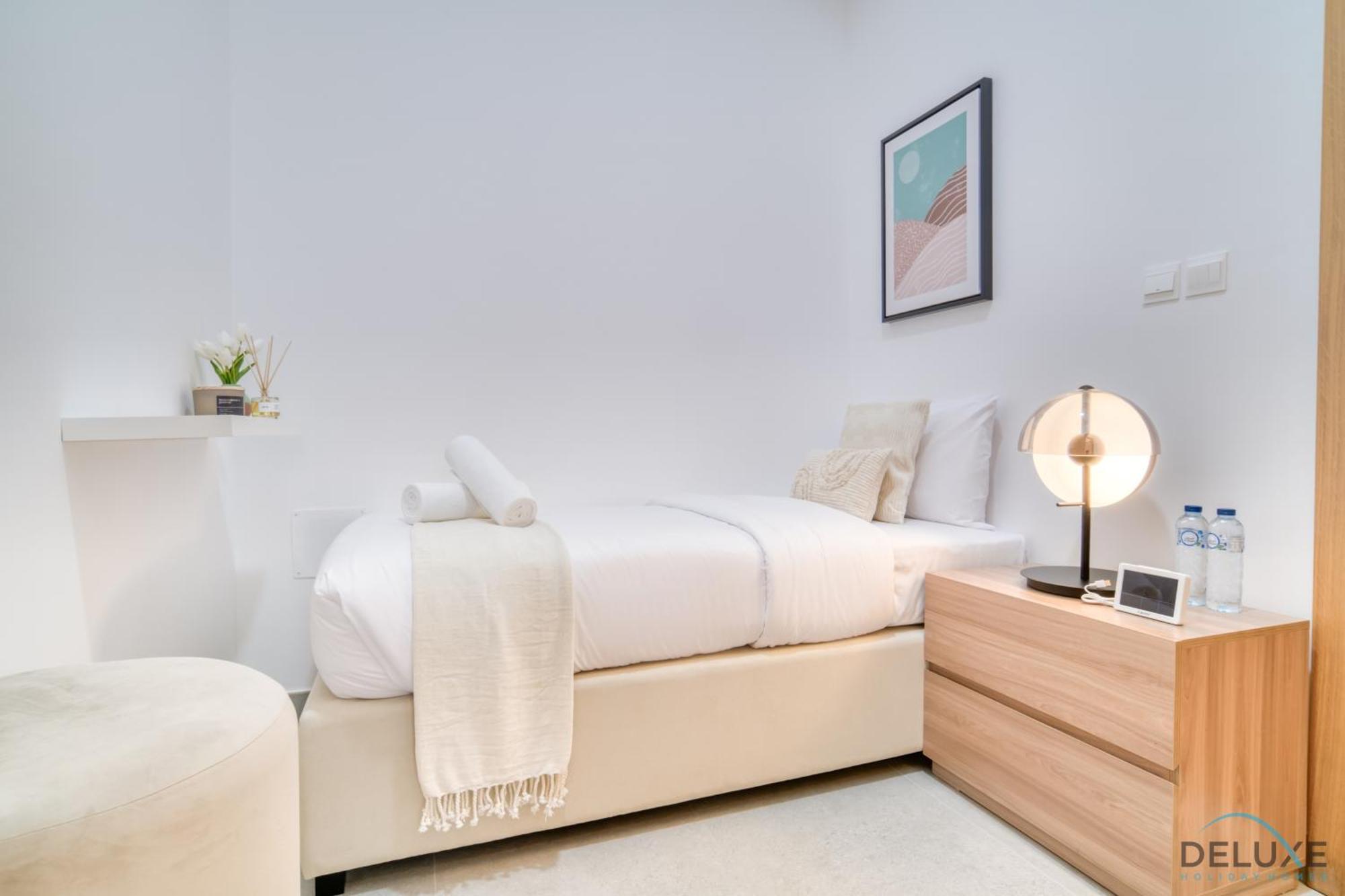 Exclusive Deal! Luxury 4br On Al Dana Island By Deluxe Homes Apartment