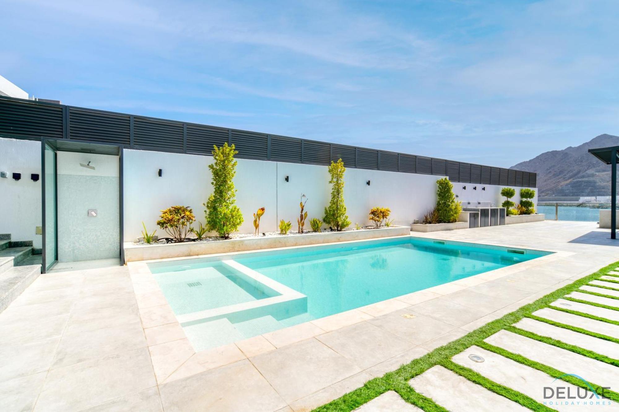 Exclusive Deal! Luxury 4br On Al Dana Island By Deluxe Homes Apartment *