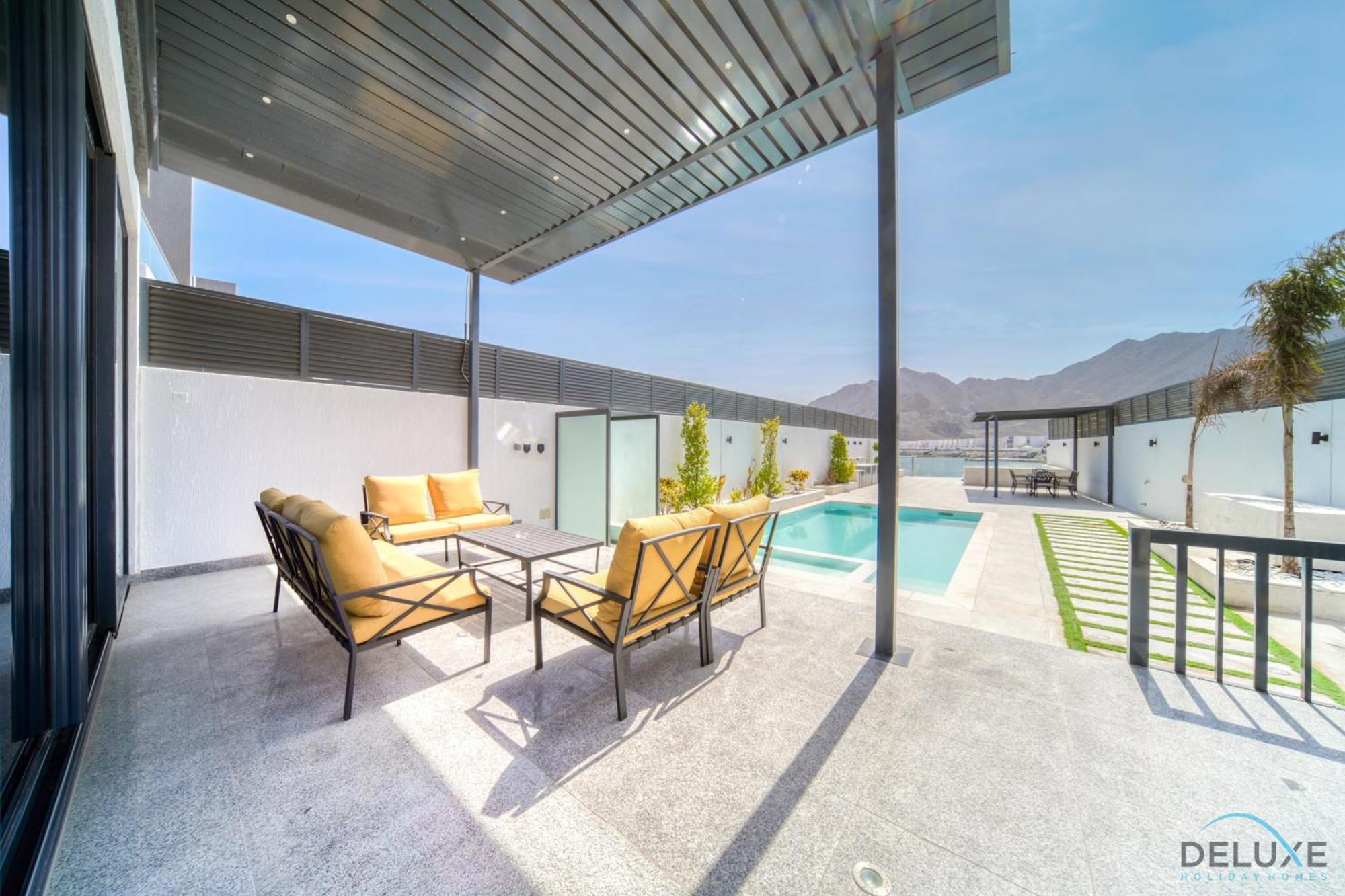 Exclusive Deal! Luxury 4br On Al Dana Island By Deluxe Homes Apartment