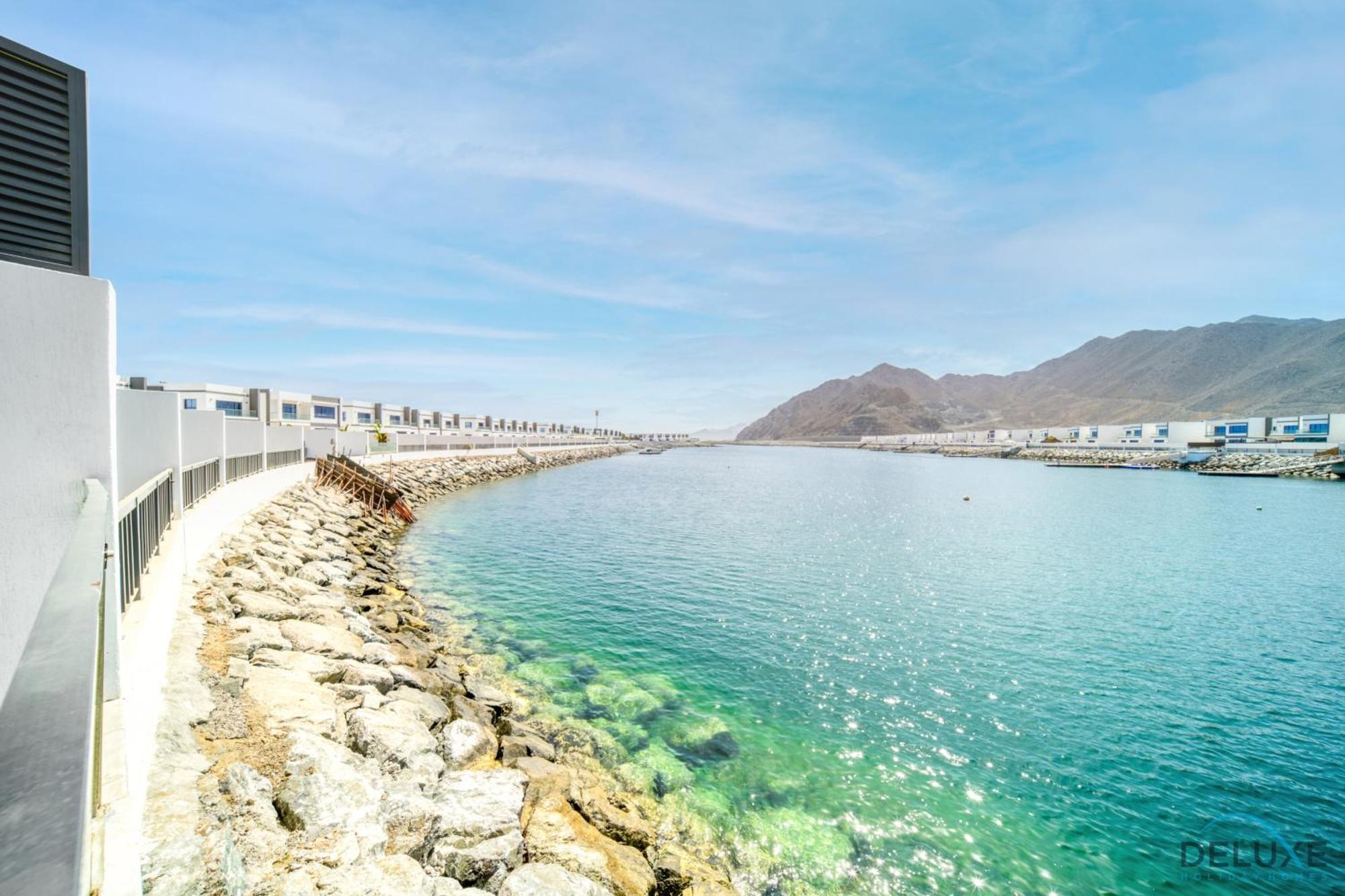Apartment Exclusive Deal! Luxury 4br On Al Dana Island By Deluxe Homes *