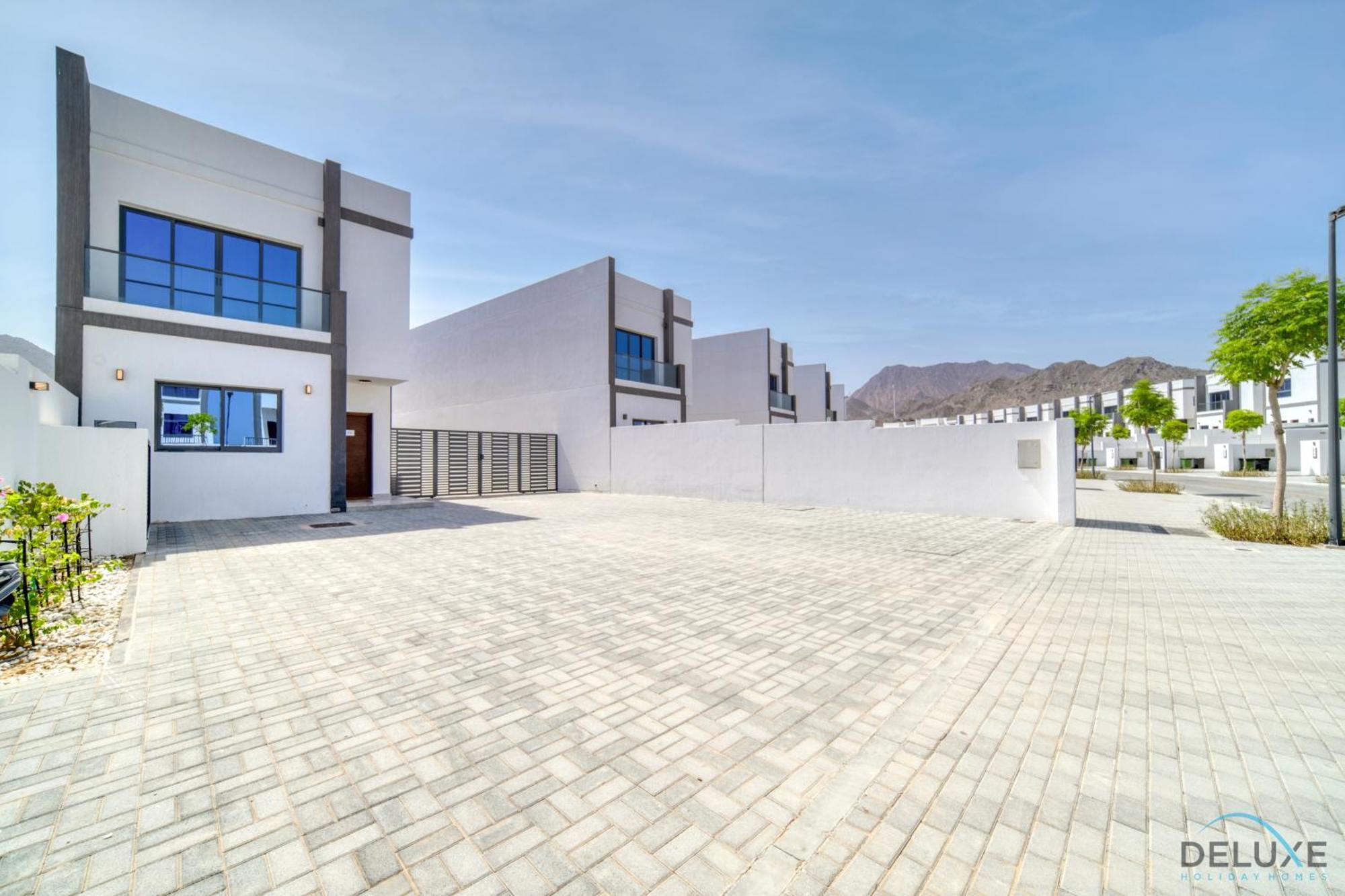 Apartment Exclusive Deal! Luxury 4br On Al Dana Island By Deluxe Homes Fujairah