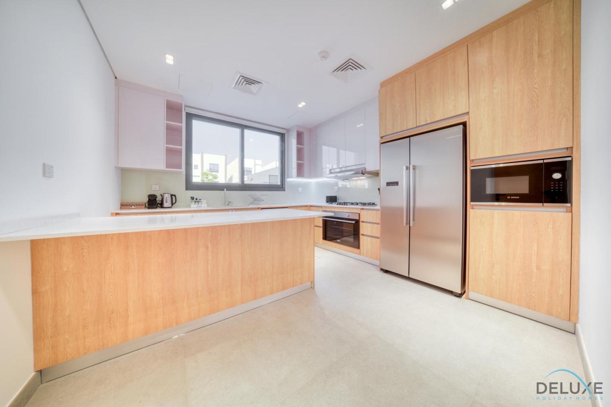 Exclusive Deal! Luxury 4br On Al Dana Island By Deluxe Homes Apartment Fujairah