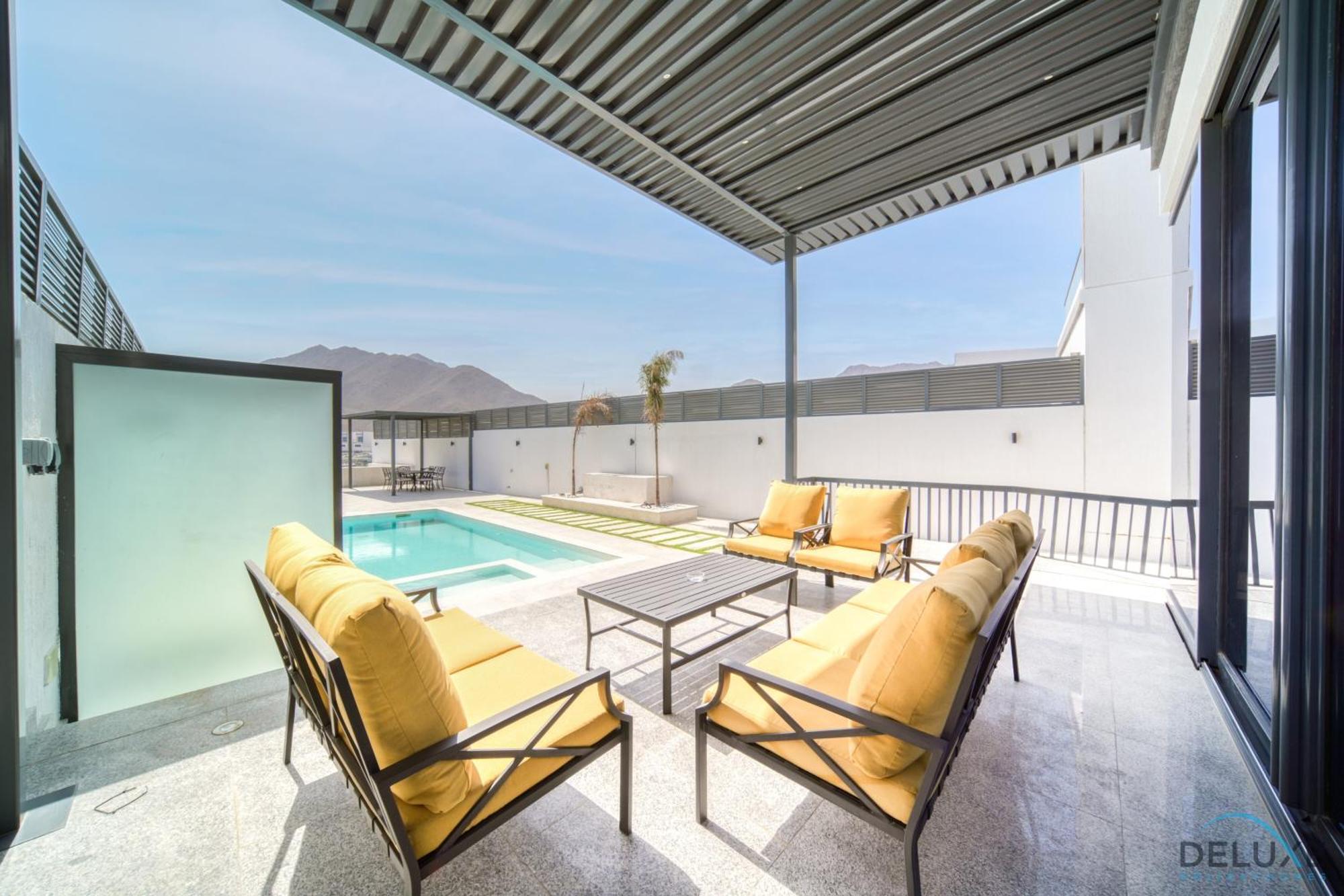 Exclusive Deal! Luxury 4br On Al Dana Island By Deluxe Homes Apartment Fujairah