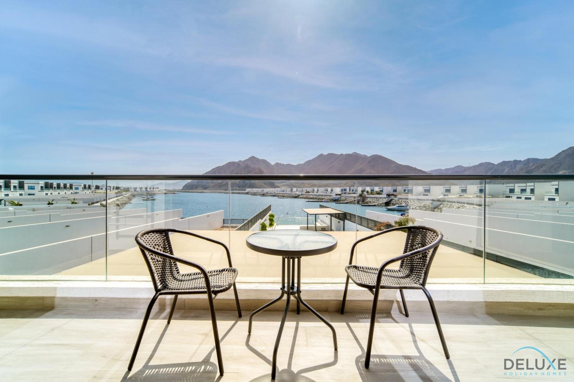 Exclusive Deal! Luxury 4br On Al Dana Island By Deluxe Homes Fujairah