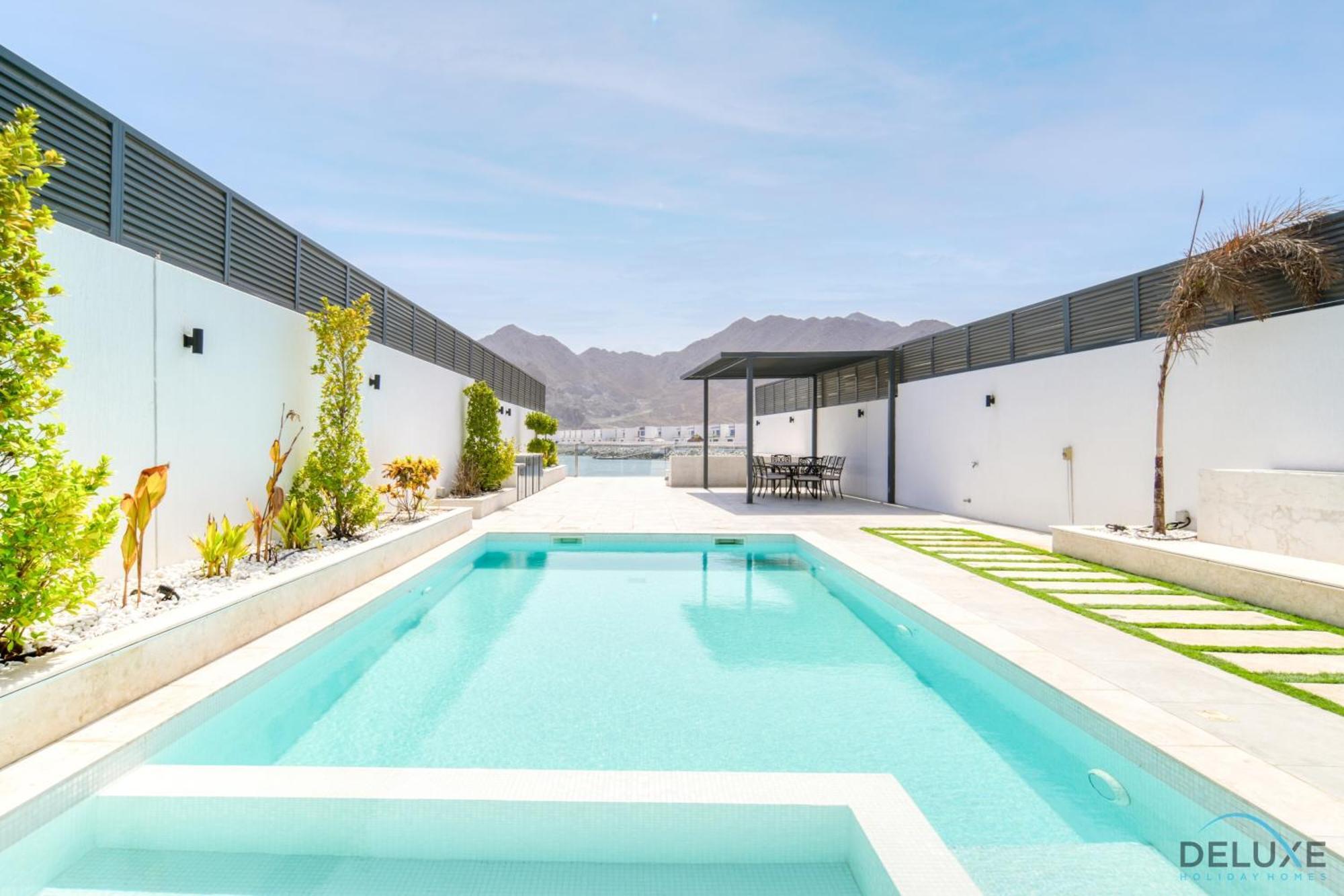 Exclusive Deal! Luxury 4br On Al Dana Island By Deluxe Homes *