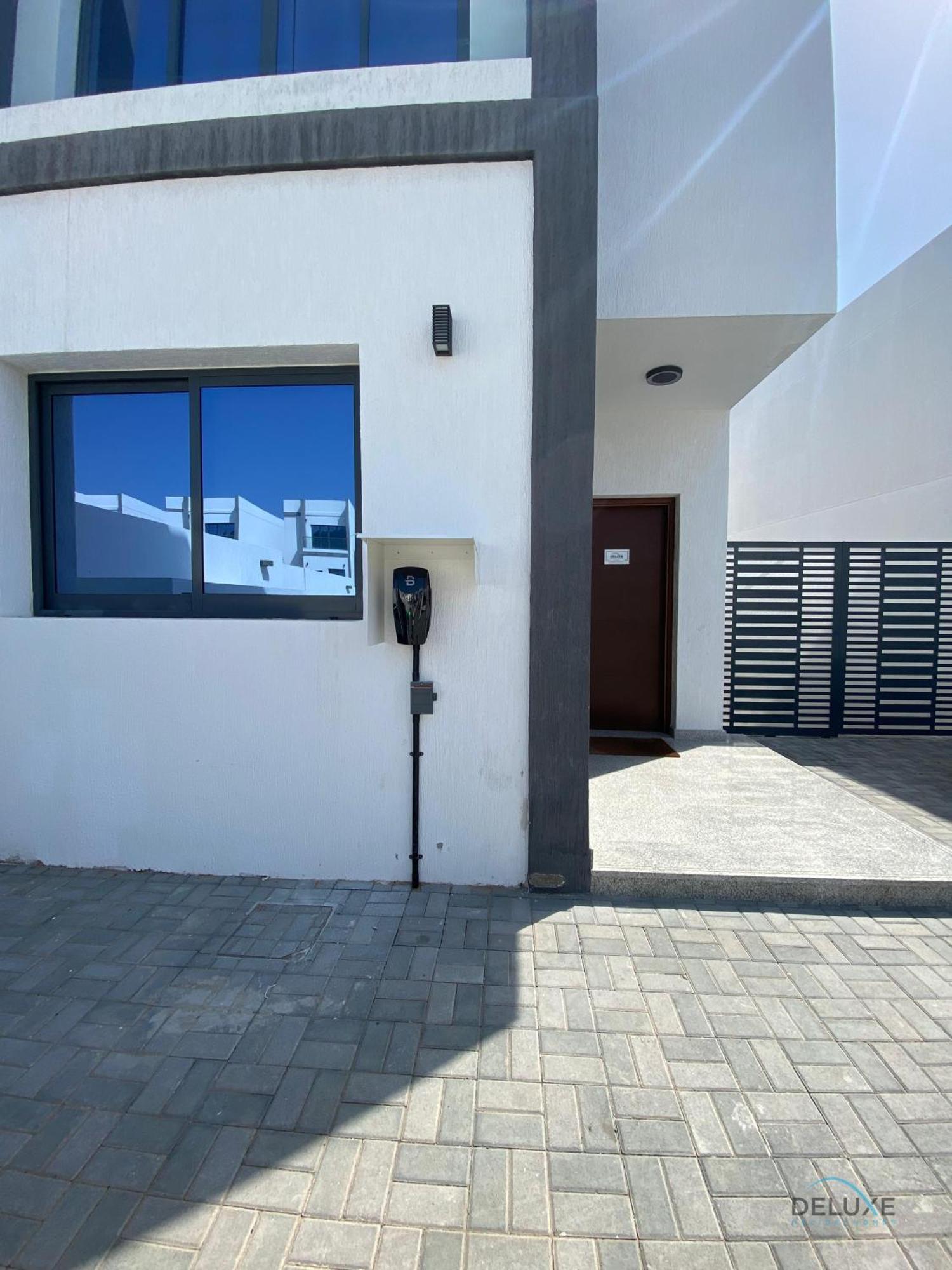 Exclusive Deal! Luxury 4br On Al Dana Island By Deluxe Homes *